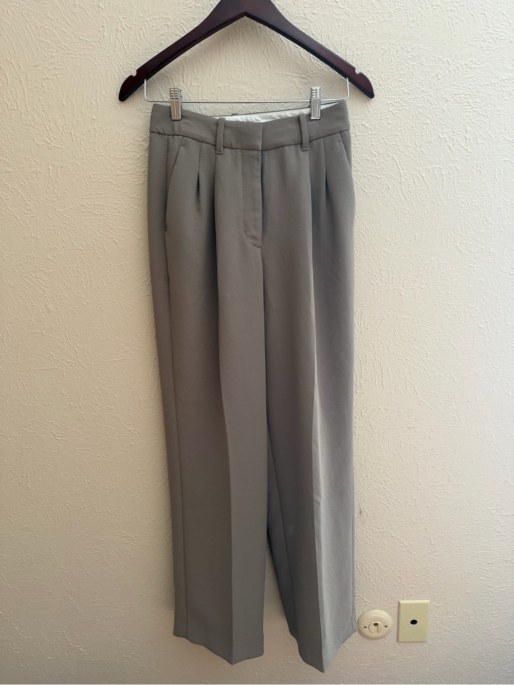 Aritzia The Effortless Pant Size 2 – Gray Brown/Taupe